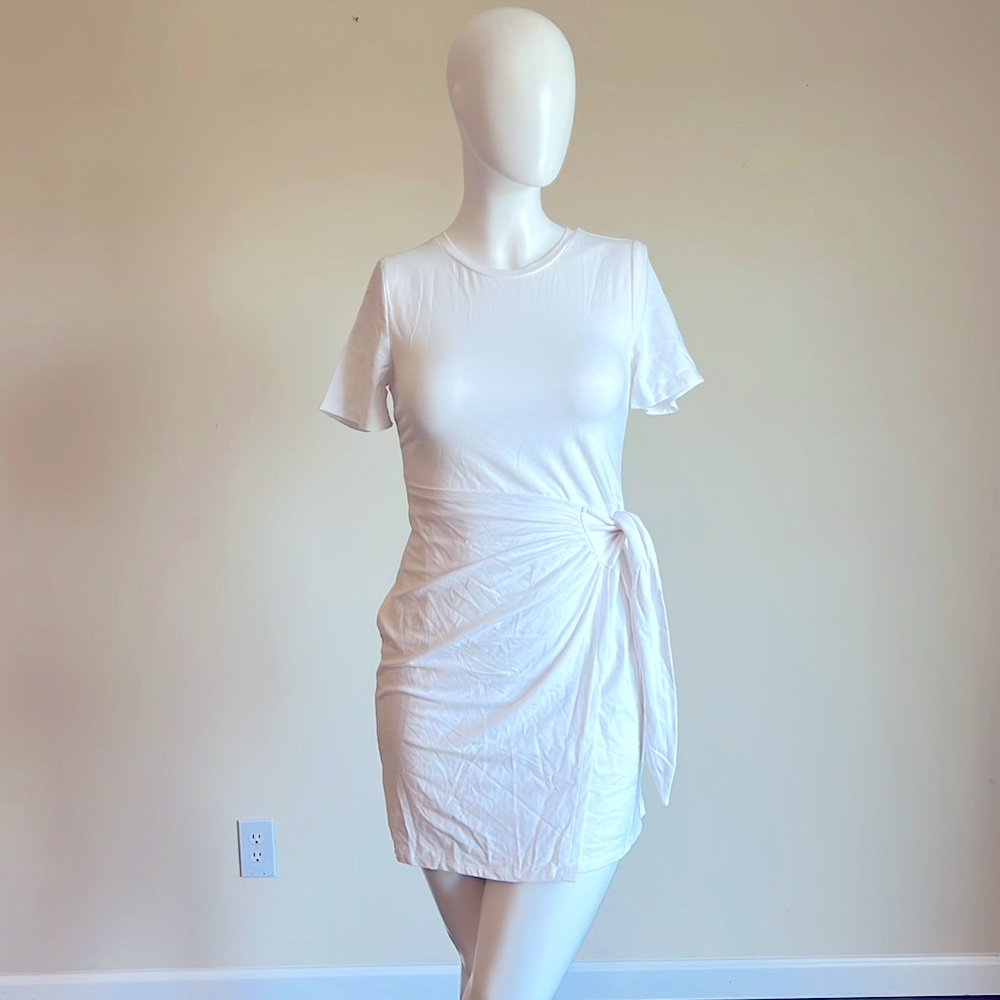 A NEW DAY Elegant White Wrap Dress .